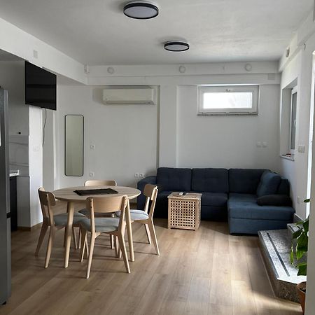 Studio Apartman Sedmica 扎达尔 外观 照片