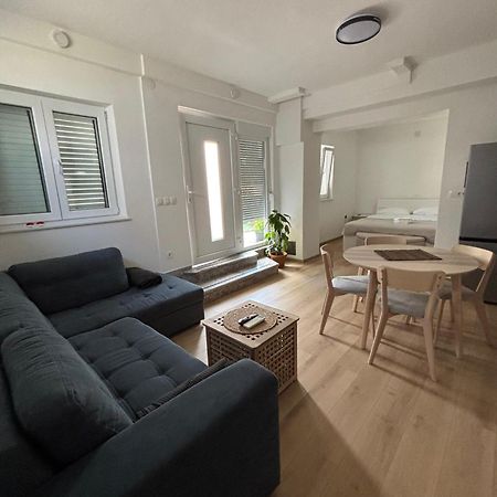 Studio Apartman Sedmica 扎达尔 外观 照片