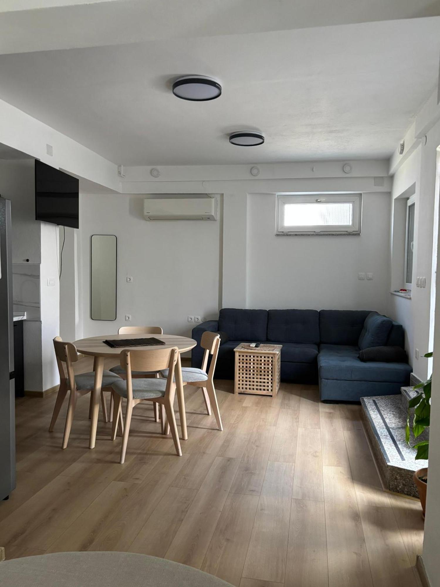 Studio Apartman Sedmica 扎达尔 外观 照片
