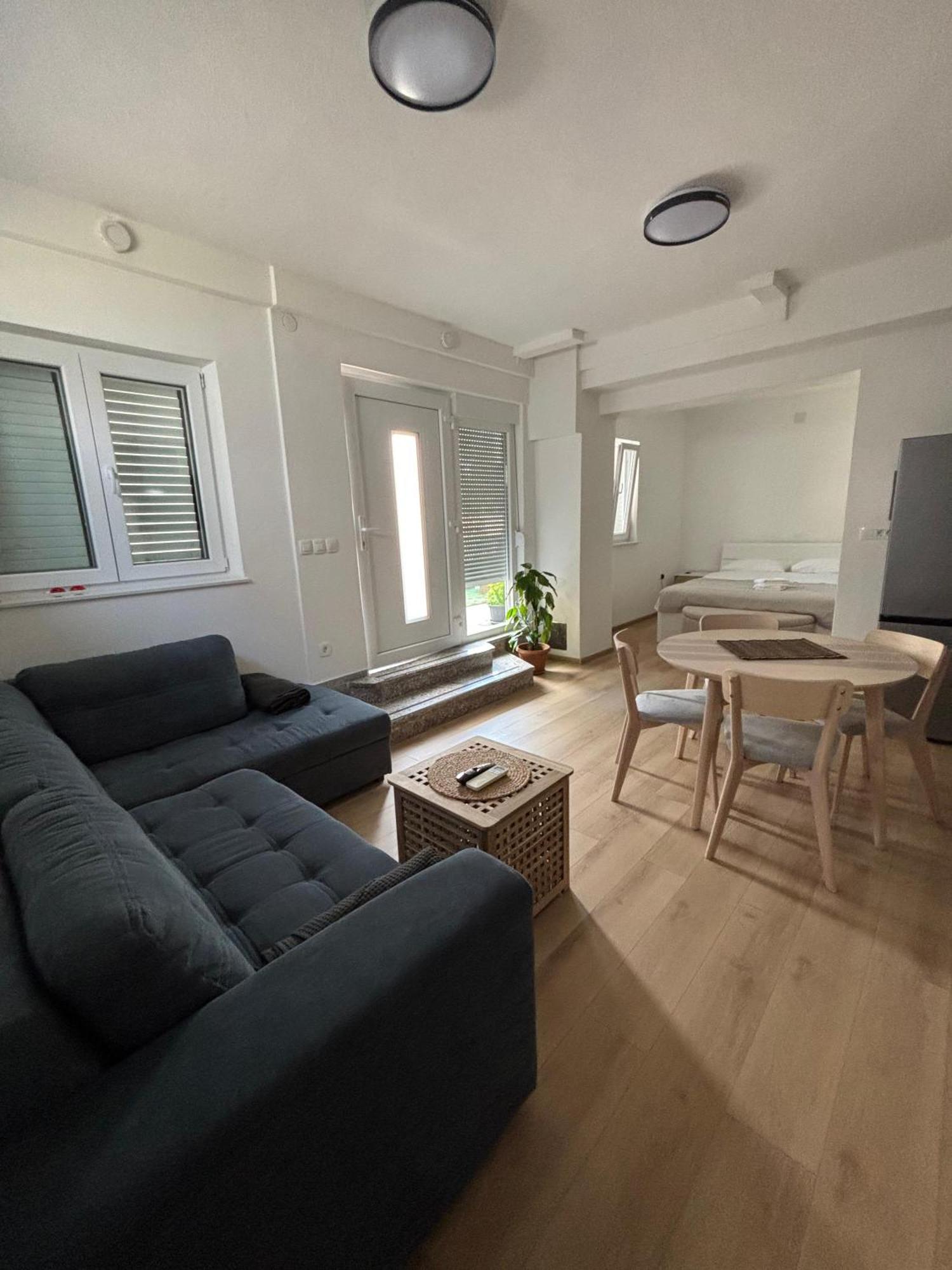 Studio Apartman Sedmica 扎达尔 外观 照片